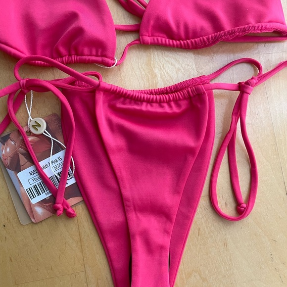 Neena swim brand new bikini - Picture 2 of 4